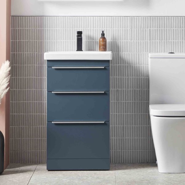 Roper Rhodes R2 Type 600mm Three Drawer Wash Unit and Basin - Image 3