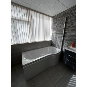 Brison P Shaped Shower Bath With Panels and Glass Screen *TO CLEAR*