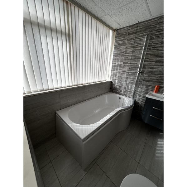 Brison P Shaped Shower Bath With Panels and Glass Screen *TO CLEAR* - Image 2