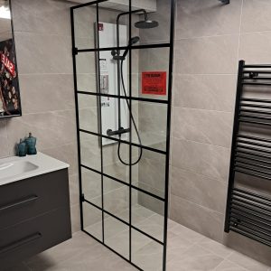 Roman Wetroom Black Griddled Liberty To Clear