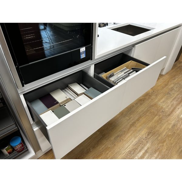 Second Nature Porter handleless modern Kitchen Display with rail system in Matt White - Image 5