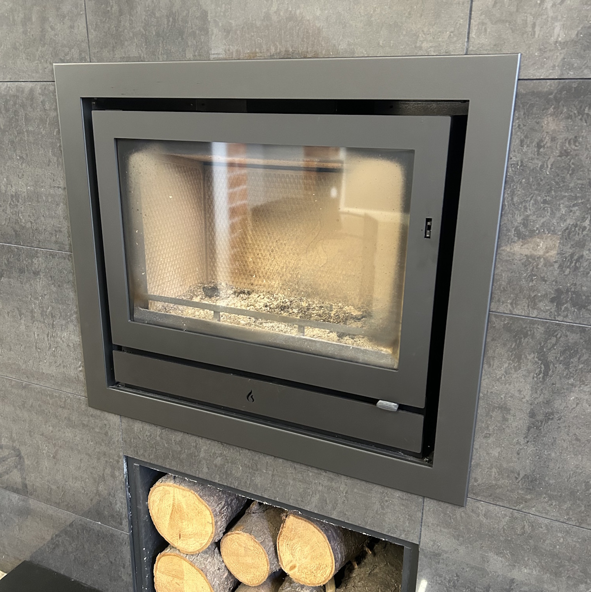 Stovax Riva2 66 Woodburning 8.1kw Stove 323-386 with Profil 4 sided frame *TO CLEAR*